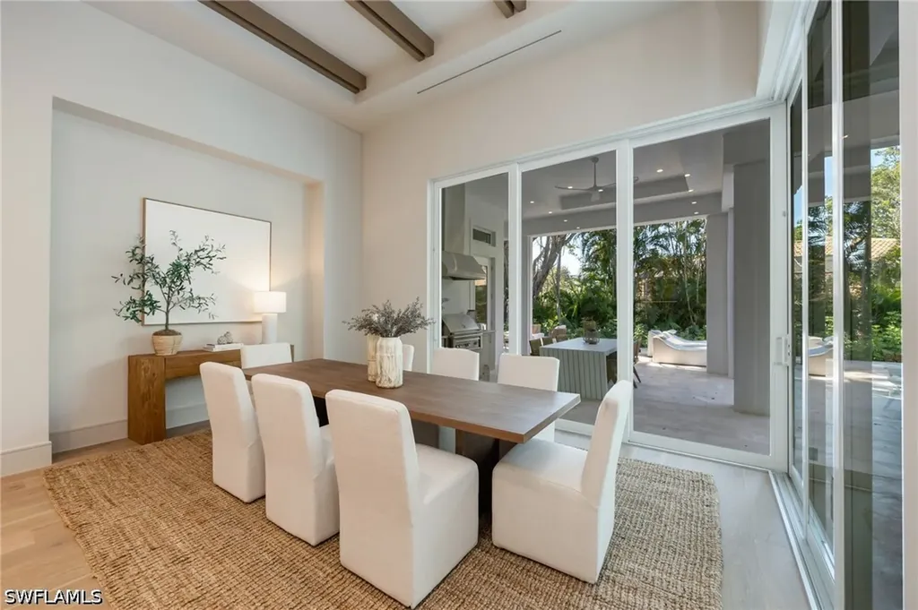 4851 Crayton Road Naples FL 34103