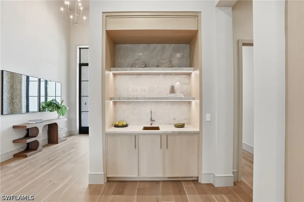 4851 Crayton Road Naples FL 34103