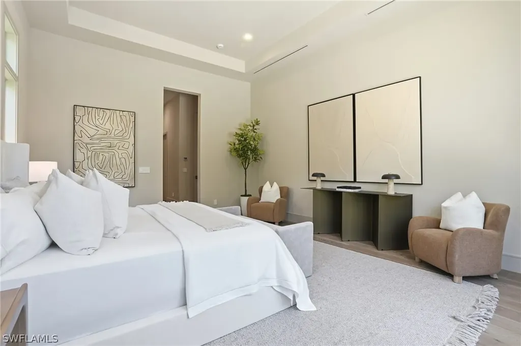 4851 Crayton Road Naples FL 34103