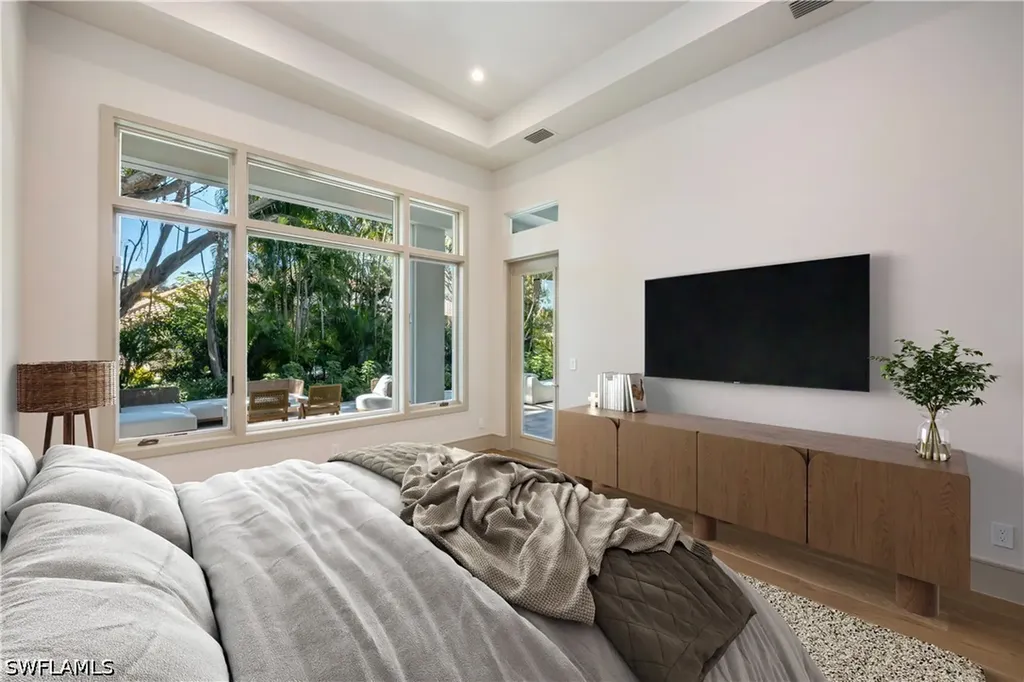 4851 Crayton Road Naples FL 34103