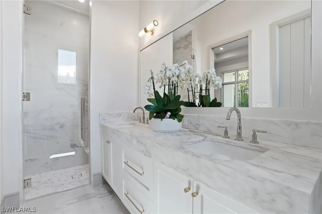 4851 Crayton Road Naples FL 34103