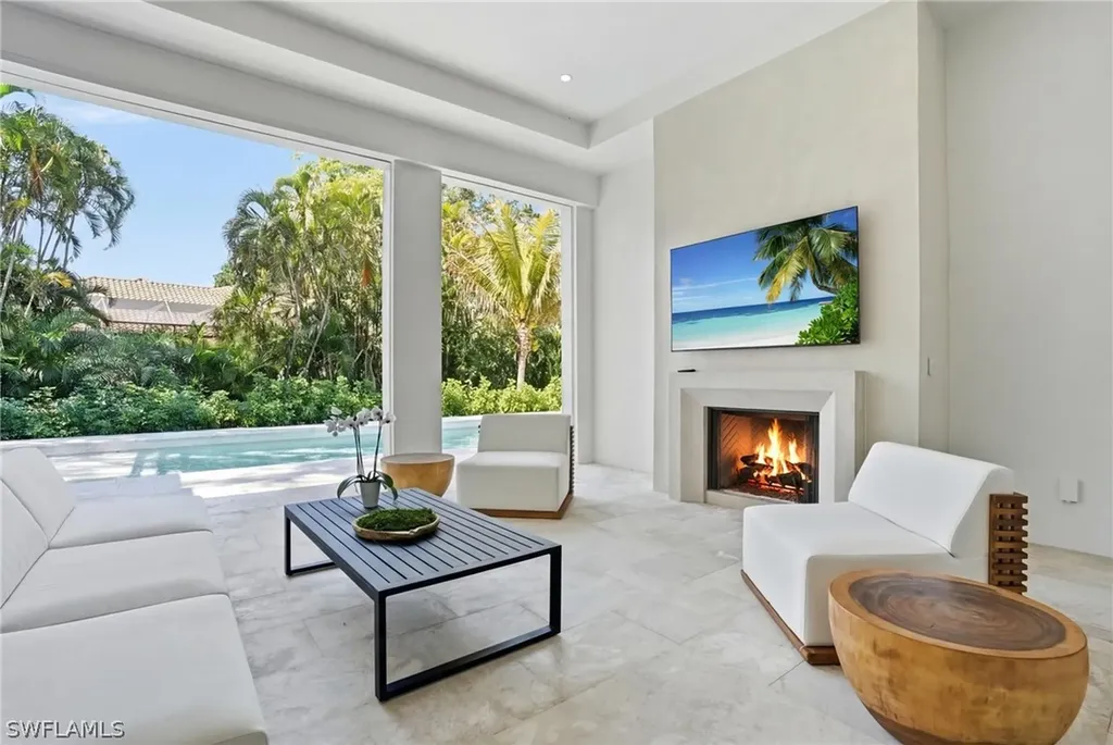 4851 Crayton Road Naples FL 34103