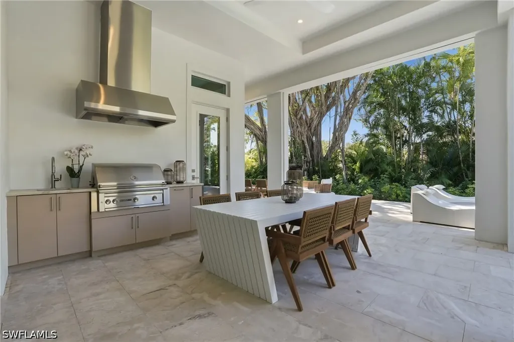 4851 Crayton Road Naples FL 34103