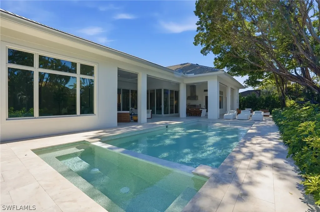 4851 Crayton Road Naples FL 34103