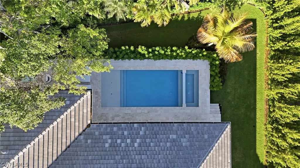 4851 Crayton Road Naples FL 34103