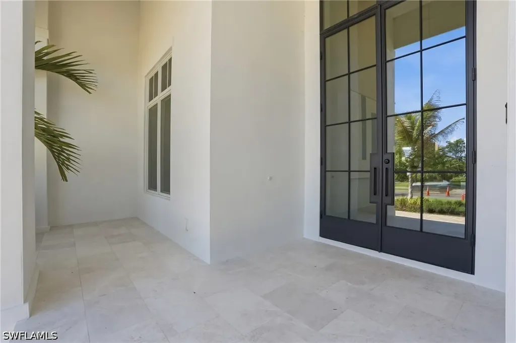 4851 Crayton Road Naples FL 34103