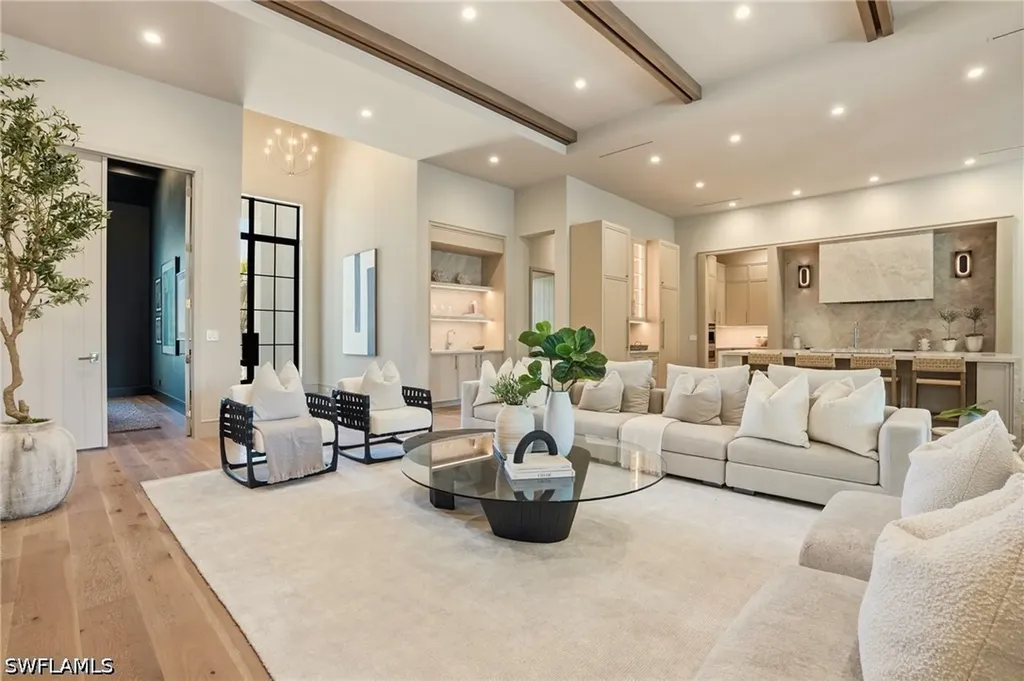 4851 Crayton Road Naples FL 34103