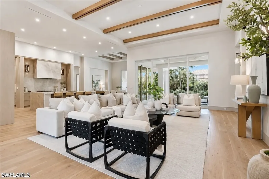 4851 Crayton Road Naples FL 34103