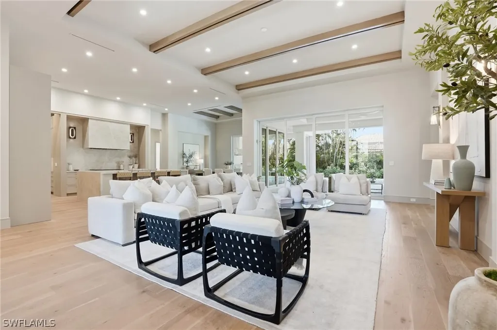 4851 Crayton Road Naples FL 34103