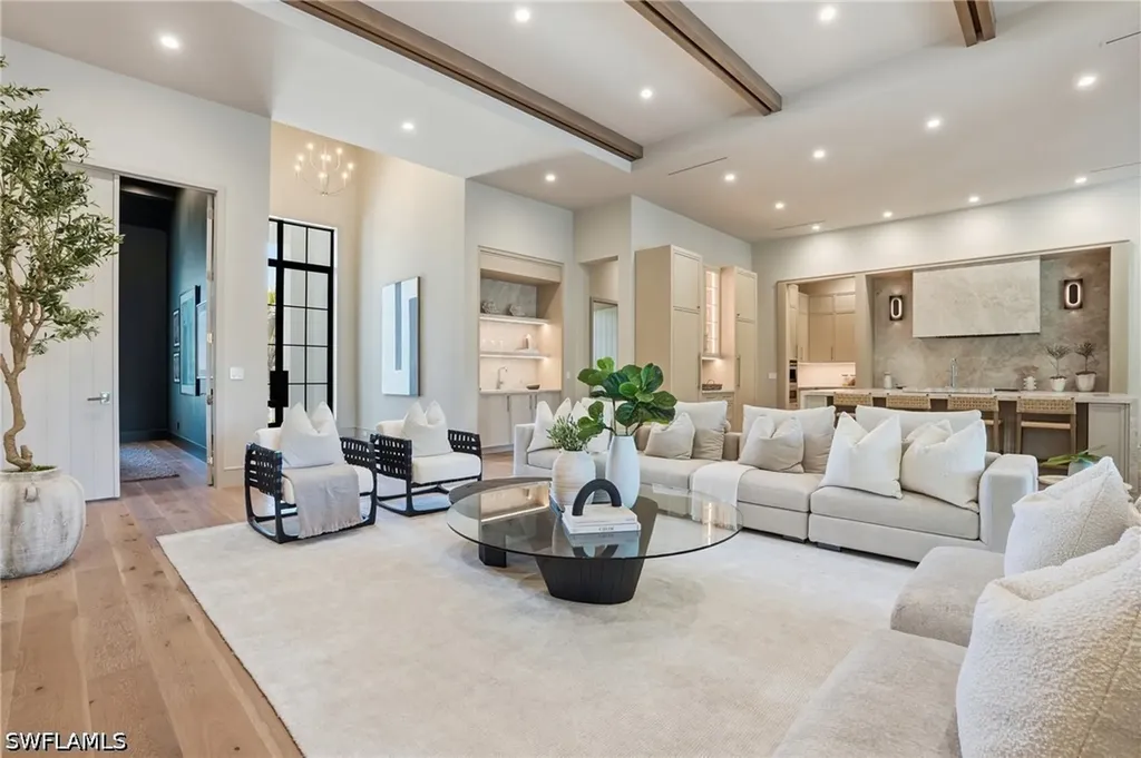 4851 Crayton Road Naples FL 34103