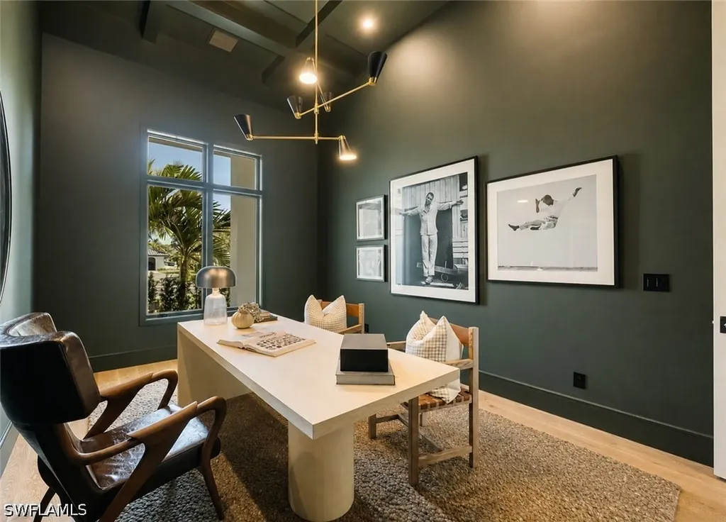 4851 Crayton Road Naples FL 34103