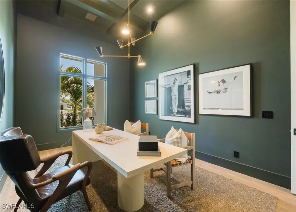 4851 Crayton Road Naples FL 34103