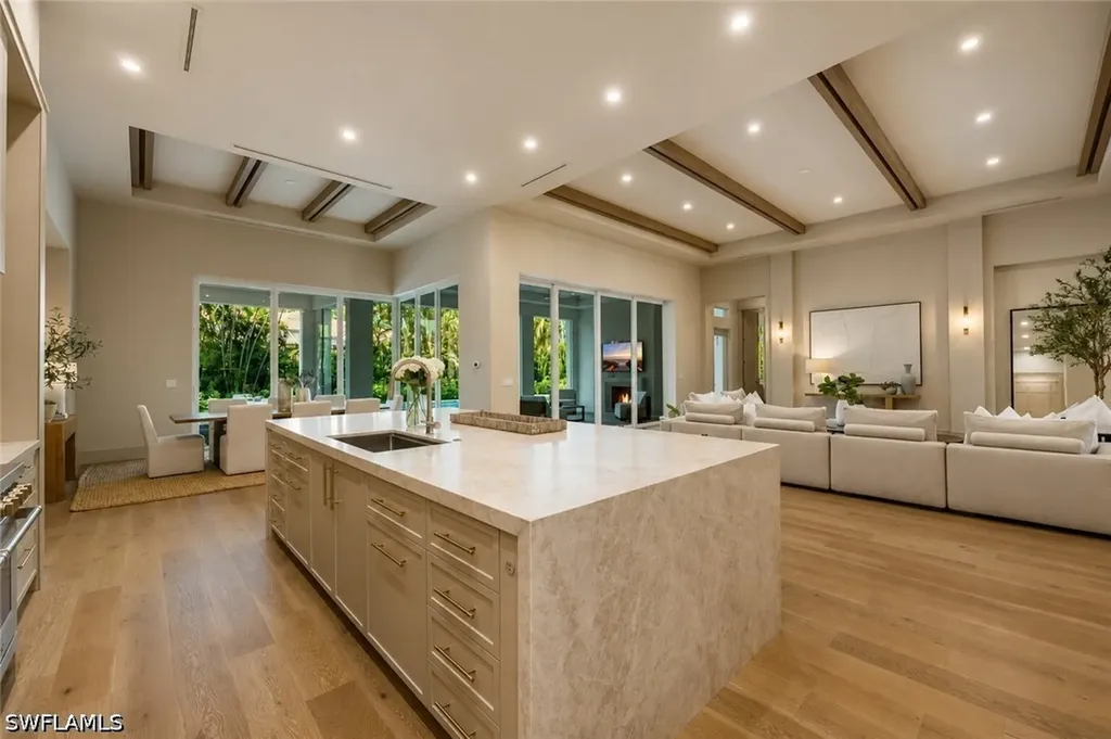 4851 Crayton Road Naples FL 34103