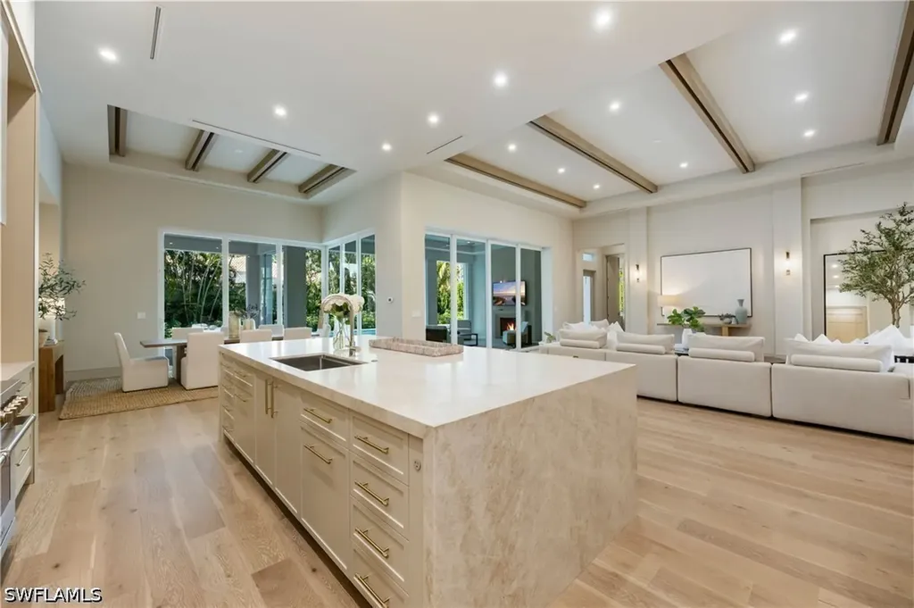 4851 Crayton Road Naples FL 34103