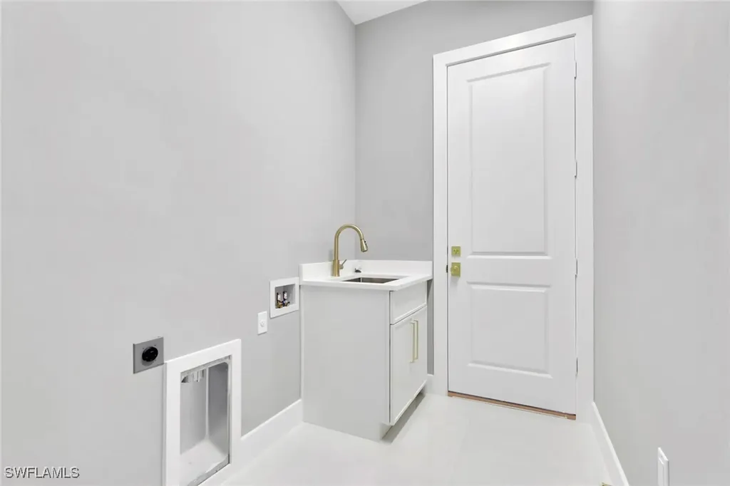 160 Logan Boulevard S Naples FL 34119