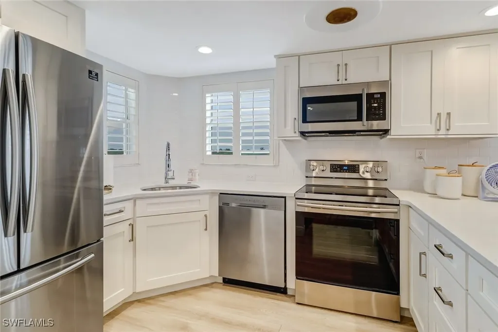 21 High Point Circle E Naples FL 34103