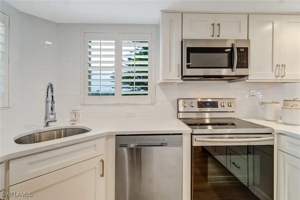 21 High Point Circle E Naples FL 34103