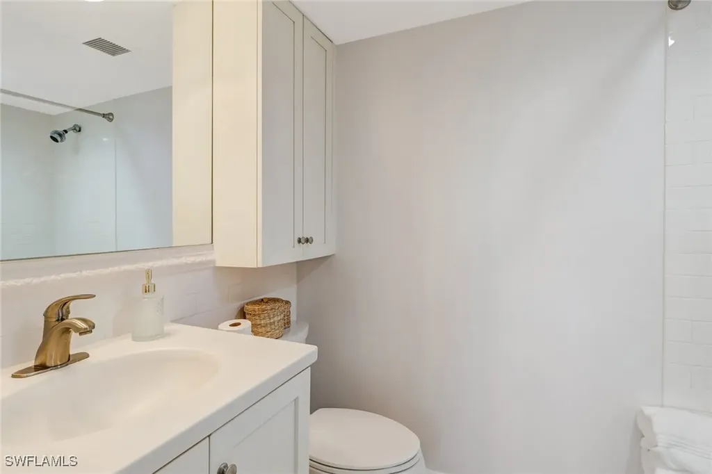 21 High Point Circle E Naples FL 34103