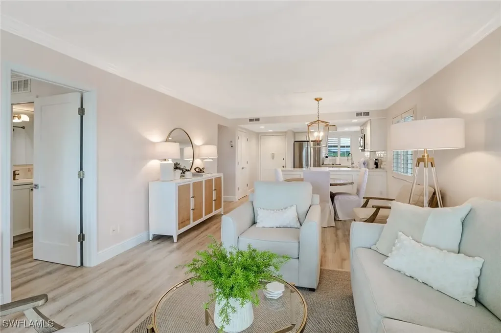 21 High Point Circle E Naples FL 34103