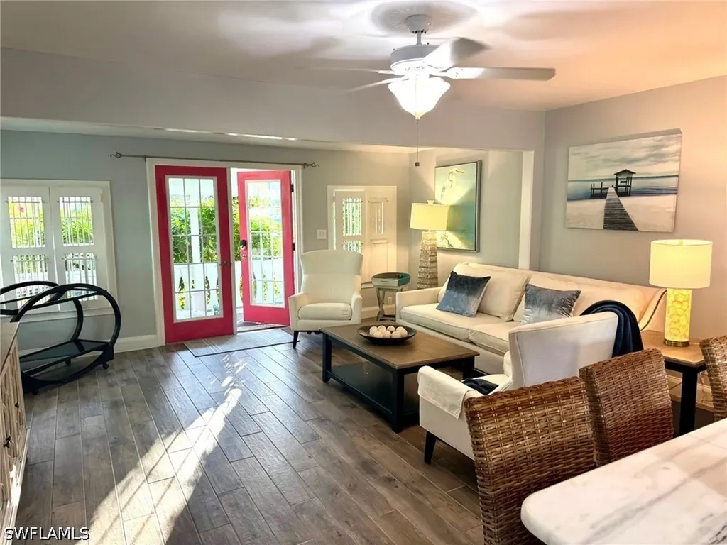981 8th Terrace N Naples FL 34102