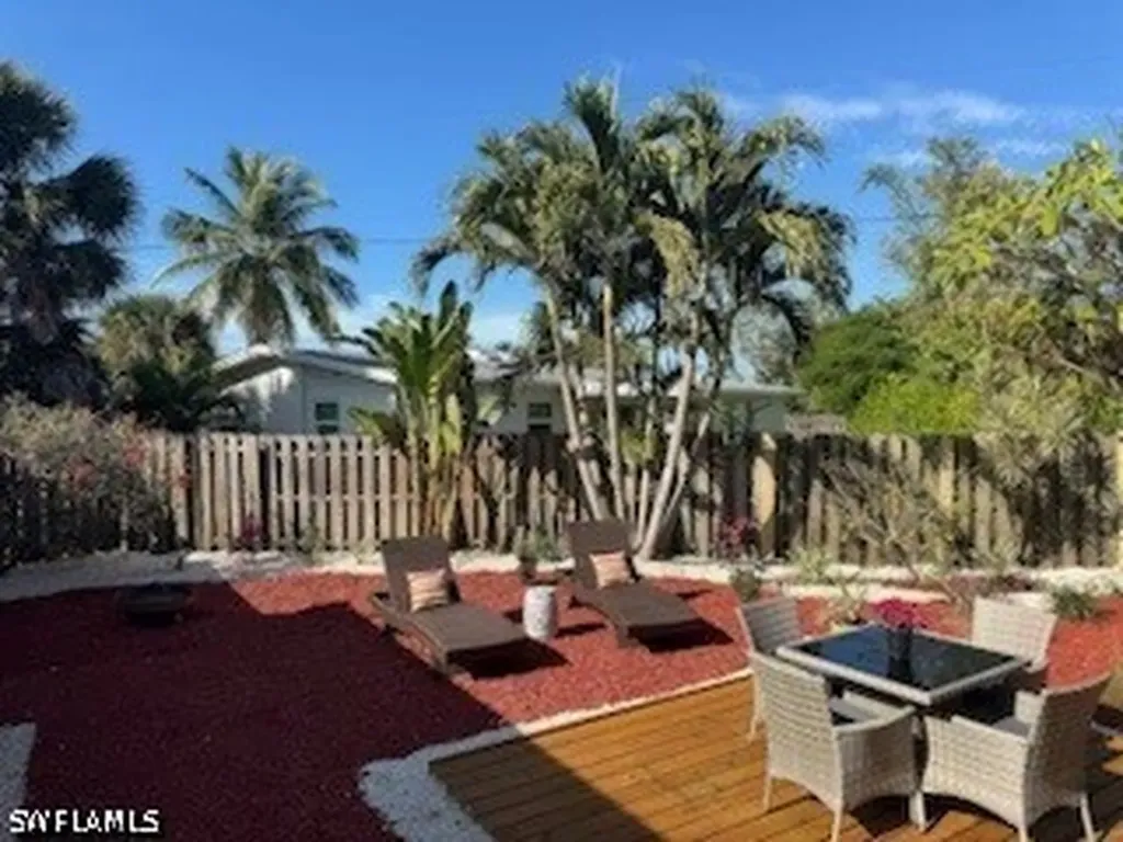 981 8th Terrace N Naples FL 34102