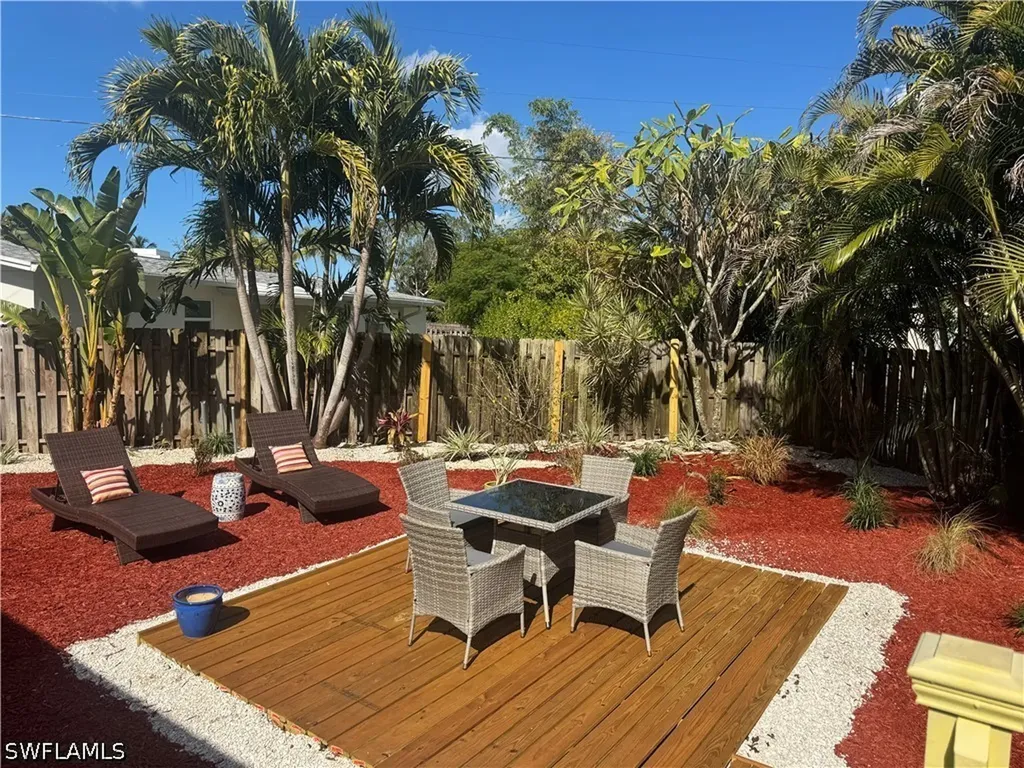981 8th Terrace N Naples FL 34102