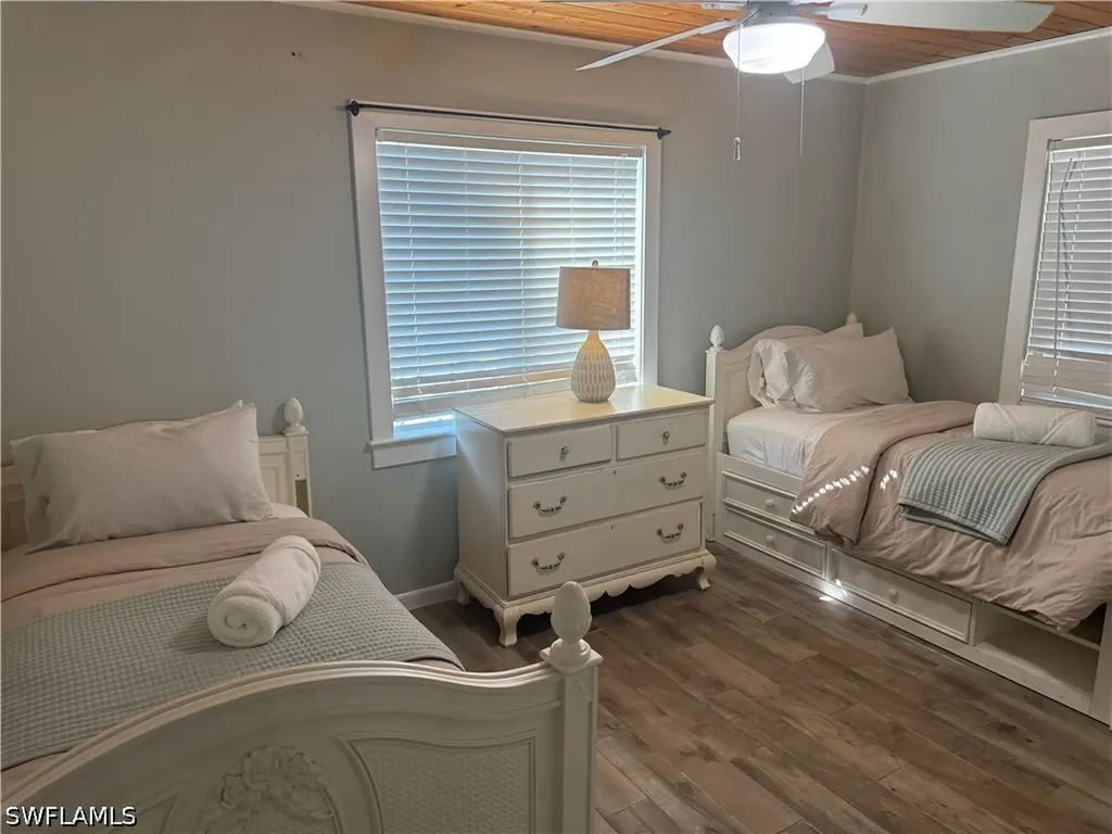 981 8th Terrace N Naples FL 34102