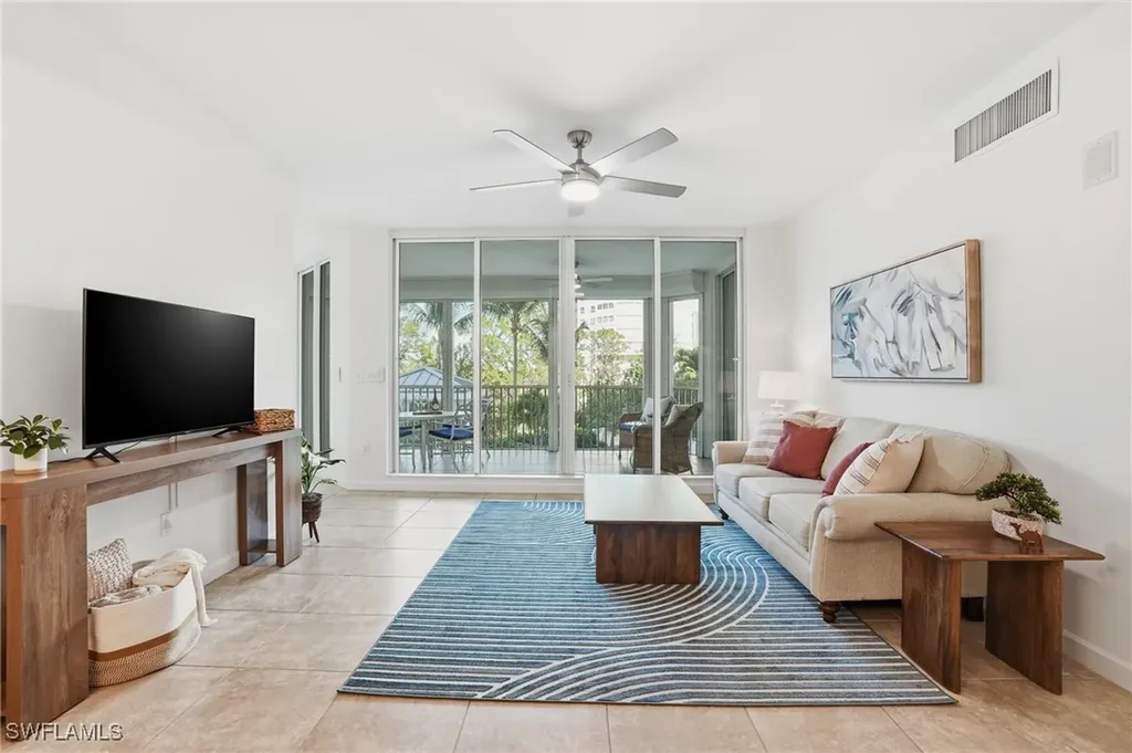 Naples FL, 325 Dunes Boulevard, Unit 205