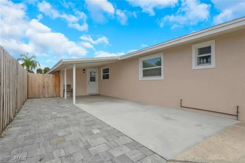 829 107th Avenue N Naples FL 34108