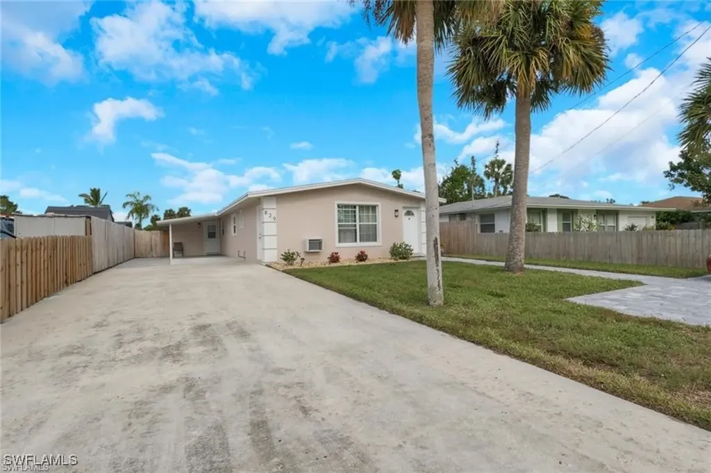 829 107th Avenue N Naples FL 34108