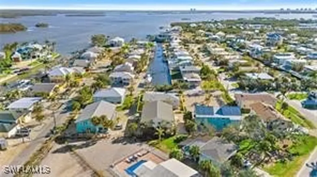 423 Lazy Way Fort Myers Beach FL 33931