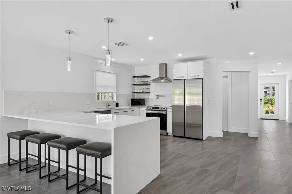 565 110th Avenue N Naples FL 34108