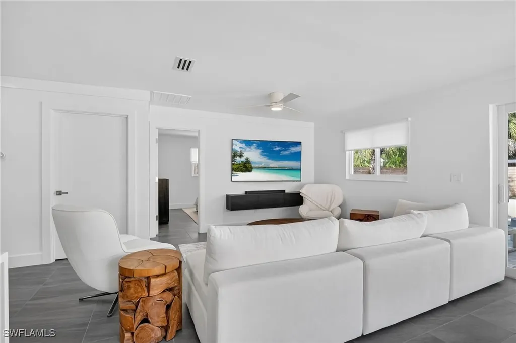 565 110th Avenue N Naples FL 34108