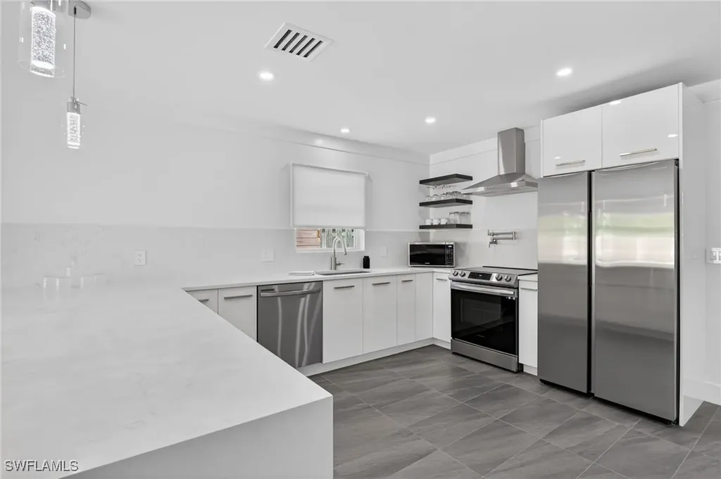 565 110th Avenue N Naples FL 34108