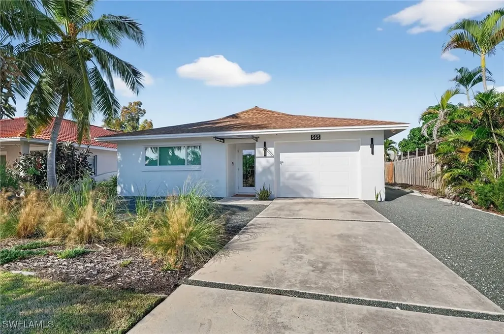565 110th Avenue N Naples FL 34108