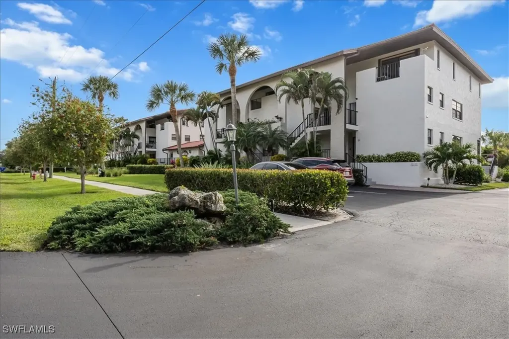 Naples FL, 1400 Blue Point Avenue, Unit 208