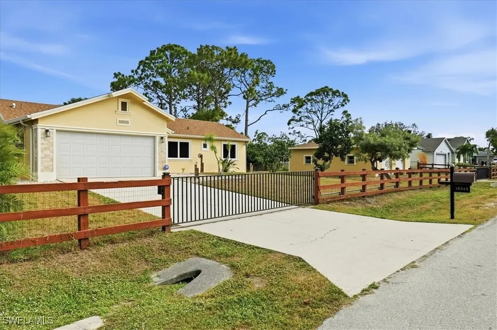 18343 Hawthorne Road Fort Myers FL 33967