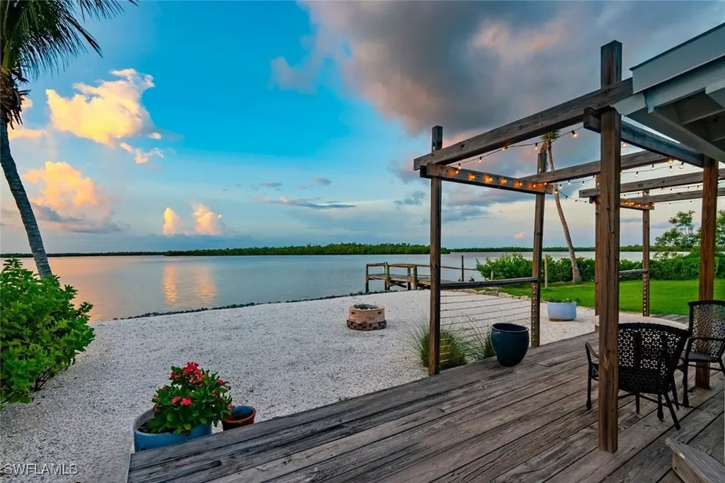 107 Bayshore Way Goodland FL 34140