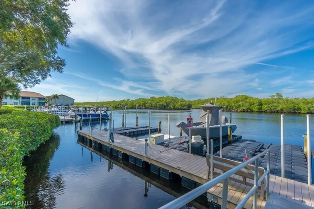 242 Newport Drive Naples FL 34114