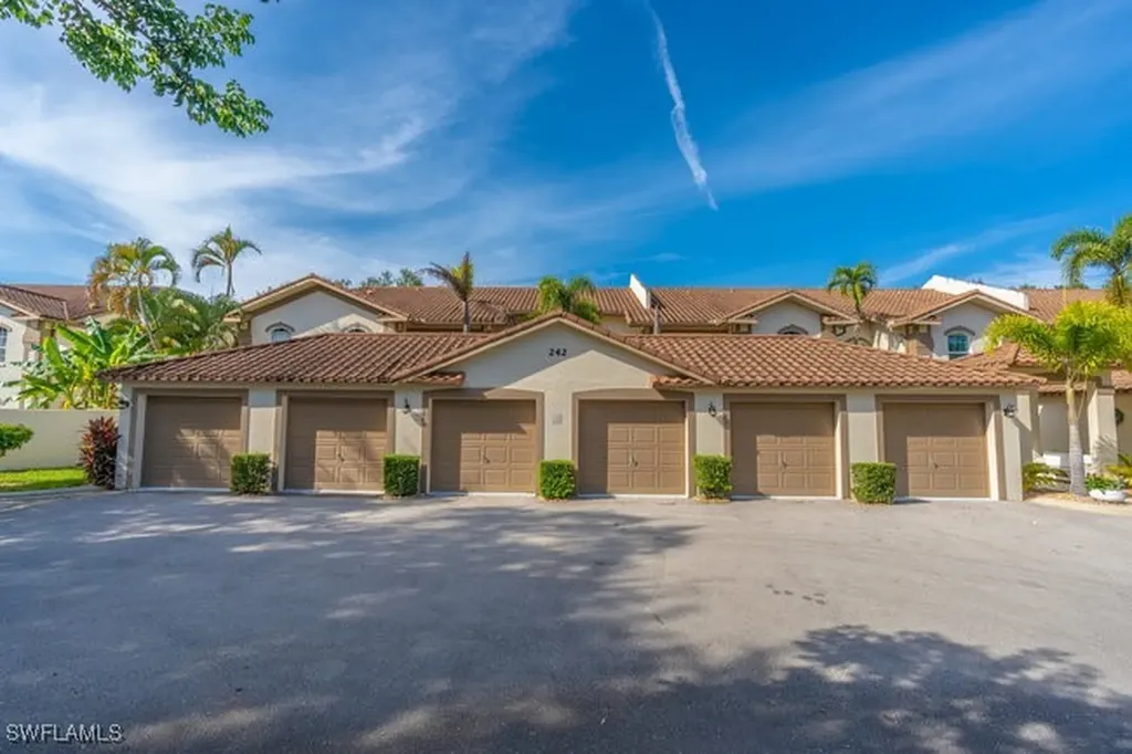 242 Newport Drive Naples FL 34114