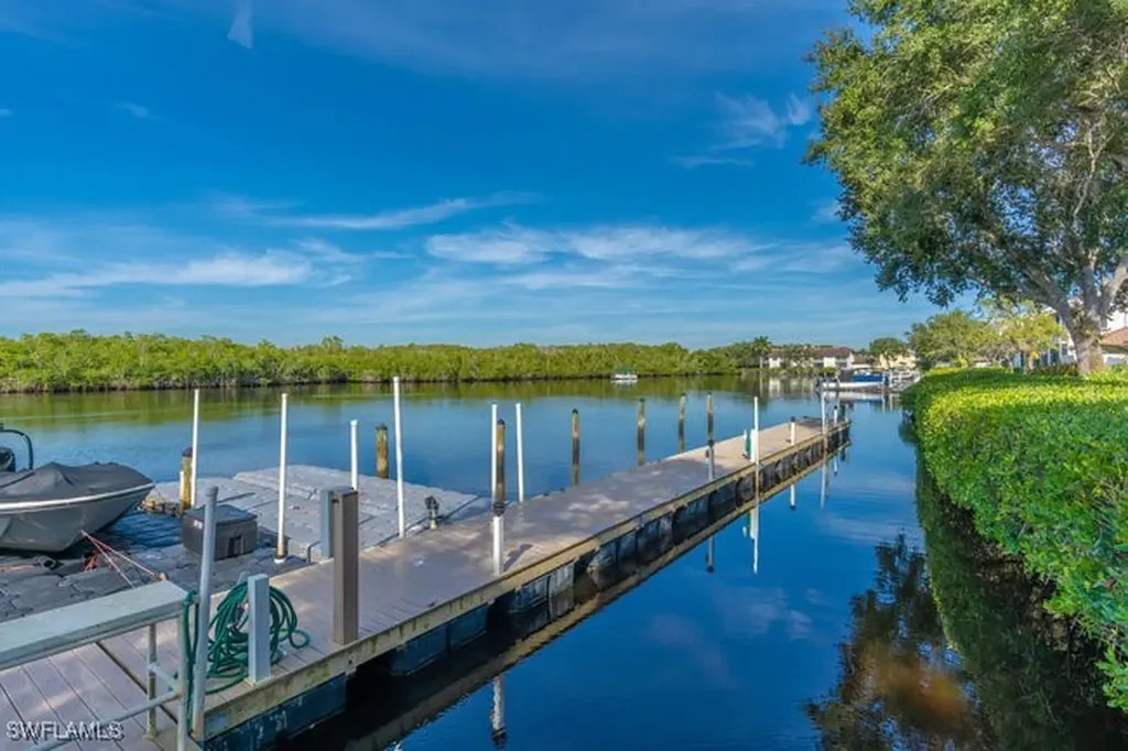 242 Newport Drive Naples FL 34114