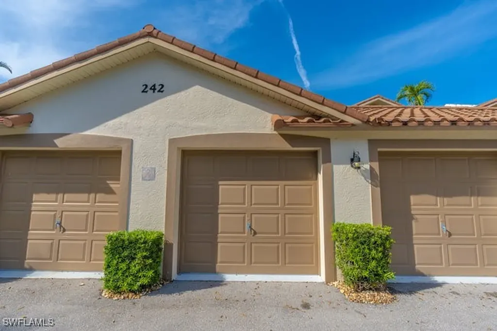 242 Newport Drive Naples FL 34114