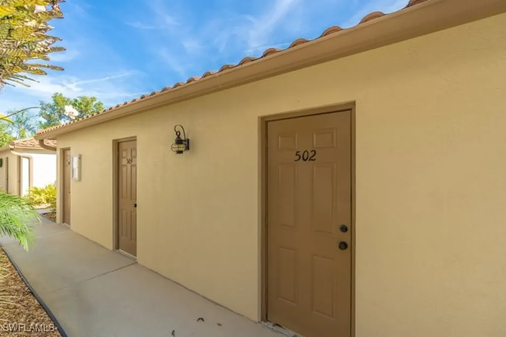 242 Newport Drive Naples FL 34114