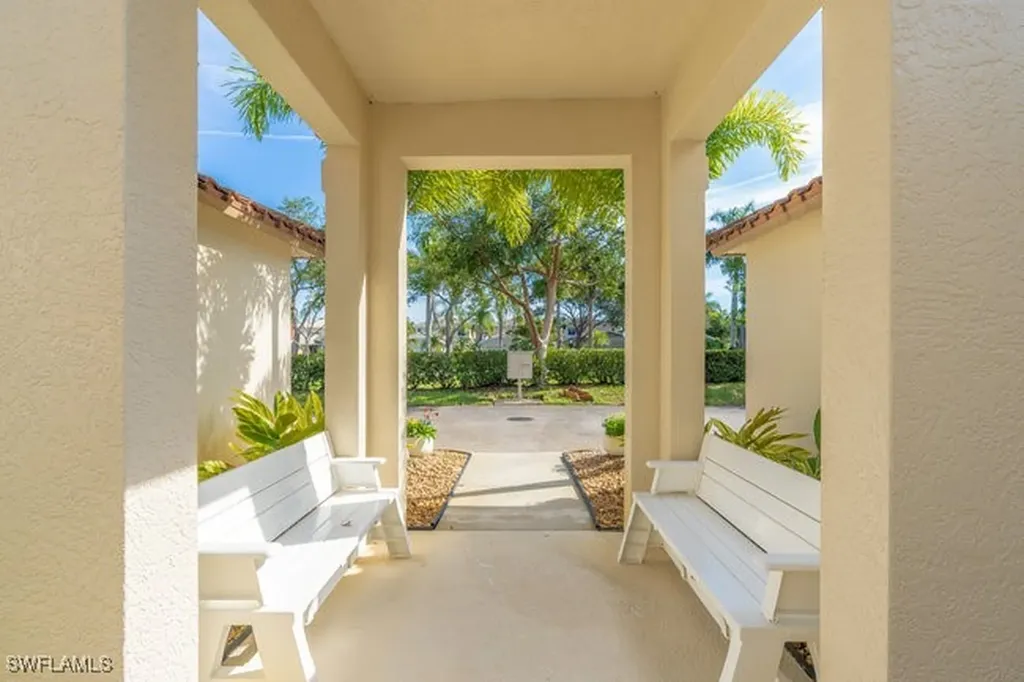 242 Newport Drive Naples FL 34114