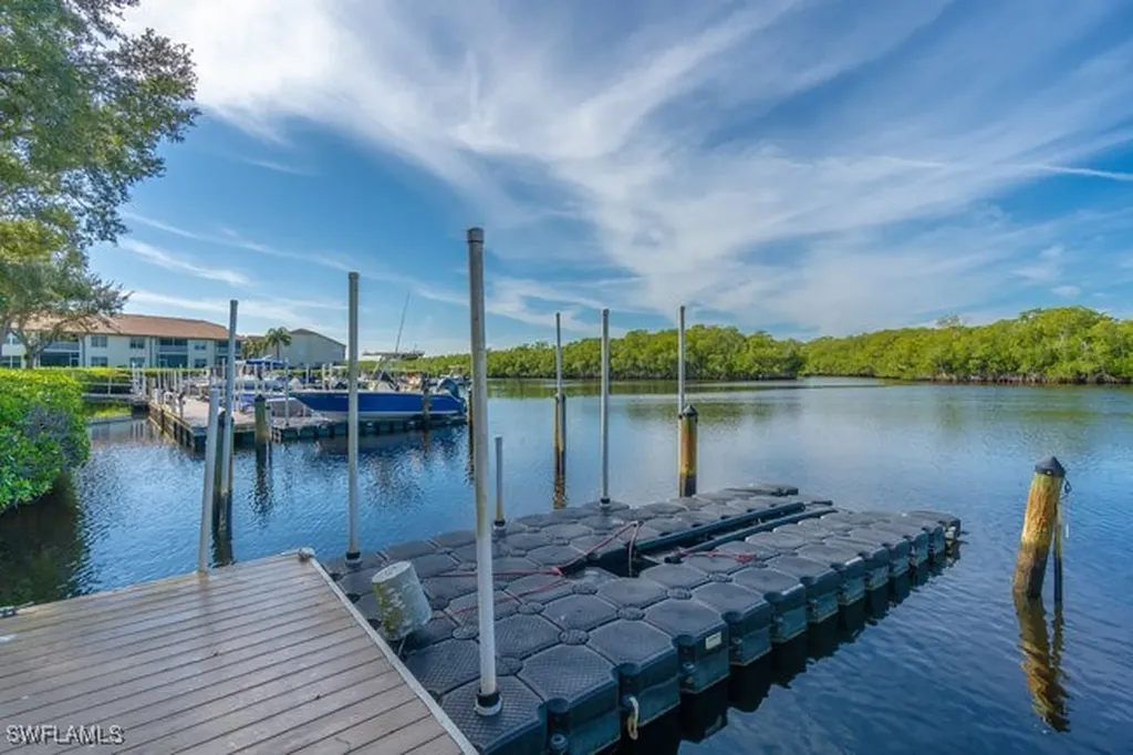 242 Newport Drive Naples FL 34114