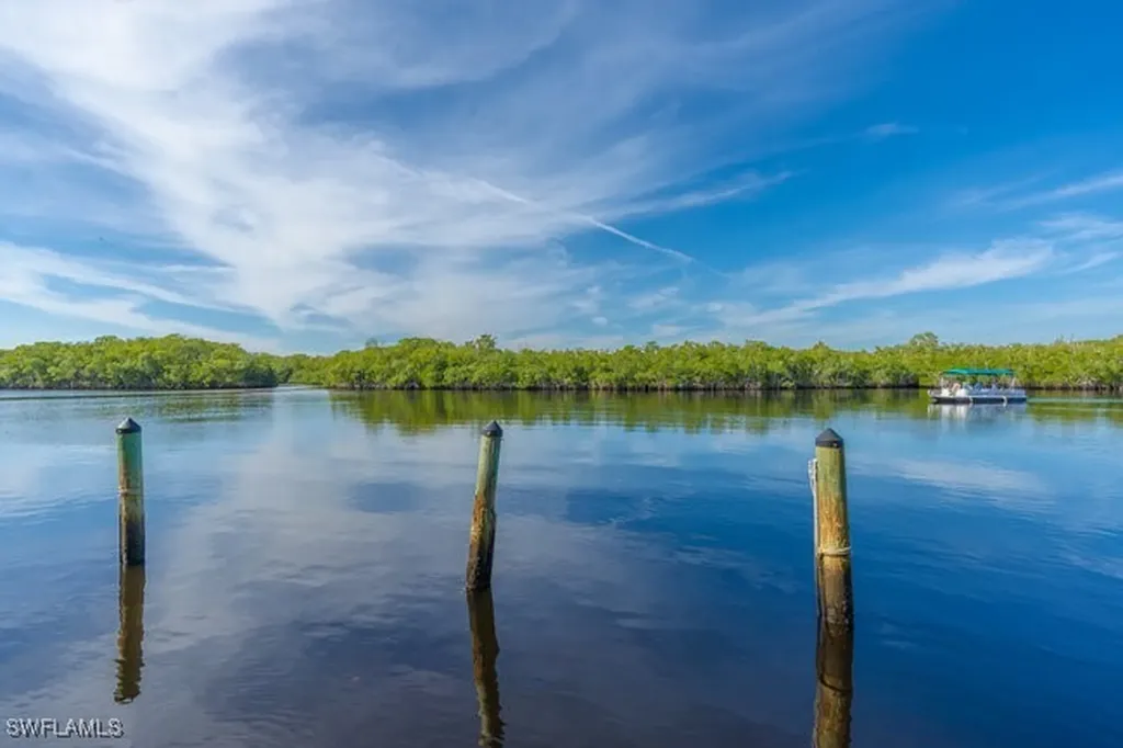 242 Newport Drive Naples FL 34114