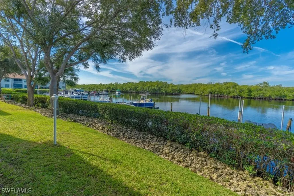 242 Newport Drive Naples FL 34114