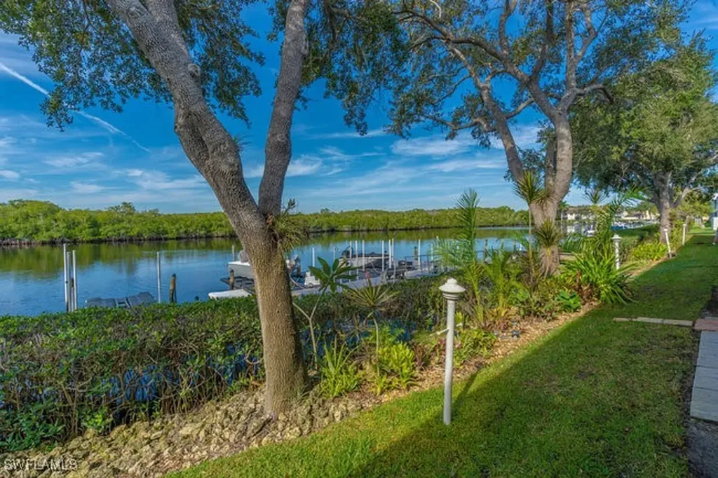 242 Newport Drive Naples FL 34114