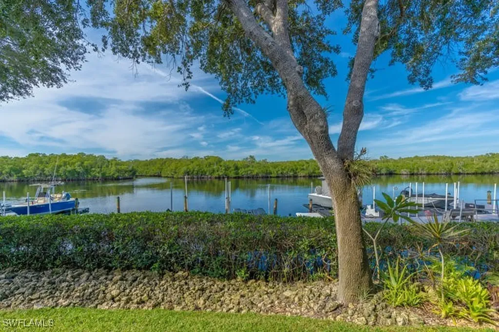 242 Newport Drive Naples FL 34114