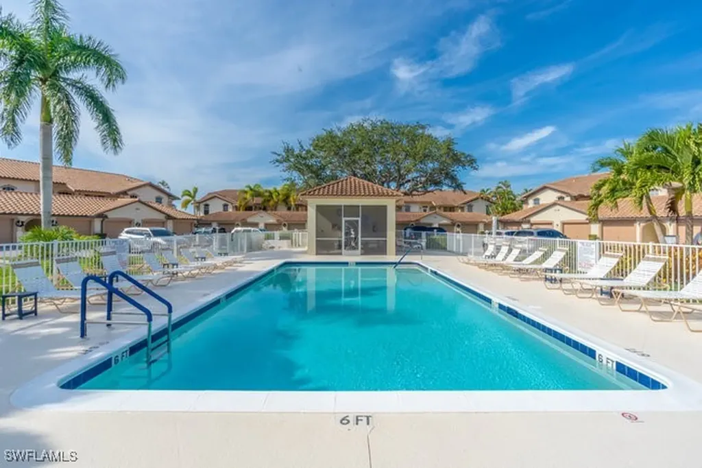 242 Newport Drive Naples FL 34114